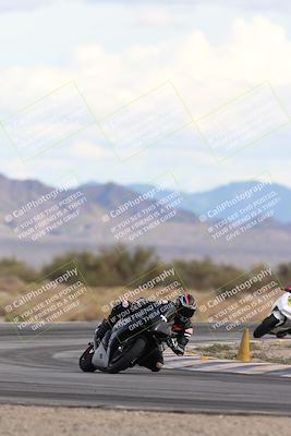 media/Nov-16-2025-Race Pace (Sun) [[8c5fa54630]]/Non Verified Riders (1st 20 Minutes)/5-Turn 15 (110pm)/